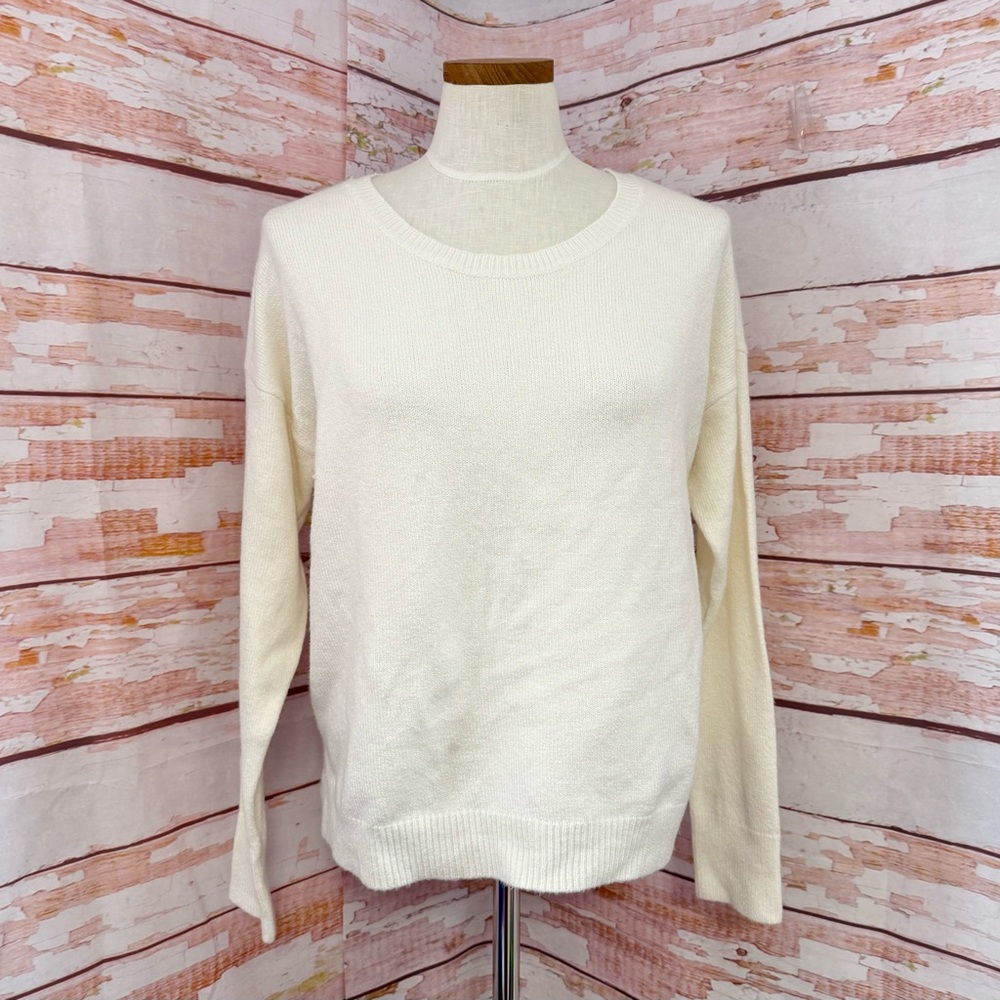 NEW Bass Inverted Pleat Back Sweater - Picture 2 of 6